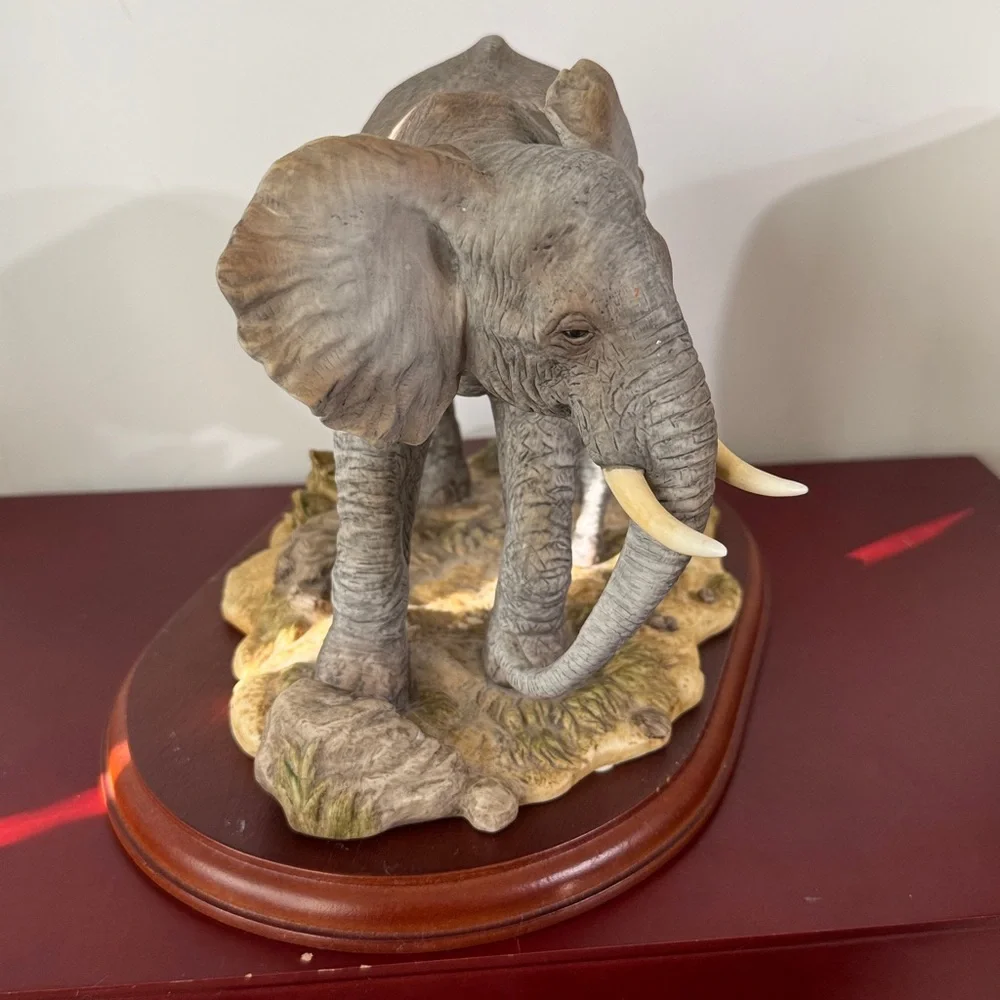 Home interiors Elephant Mother and Calf #11863-03.  Endangered species porcelain - Picture 2 of 7